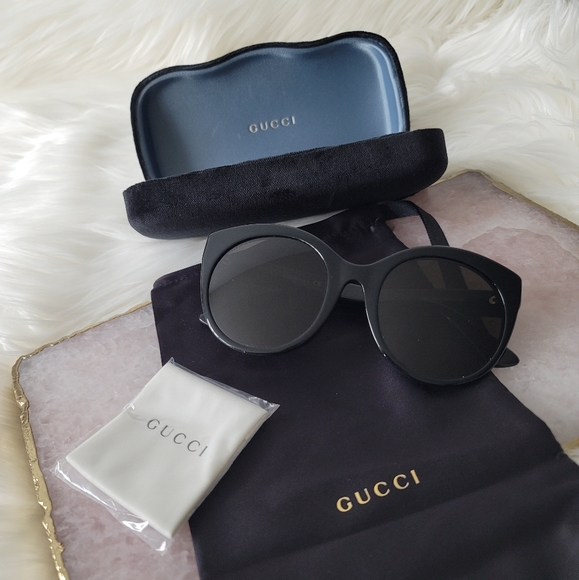 NEW Large Gucci Sunglasses with Gold Logo and Case - Picture 8 of 14